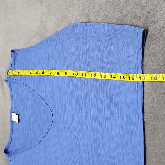 Like New Split Side Crop Tank - Picture 3 of 7